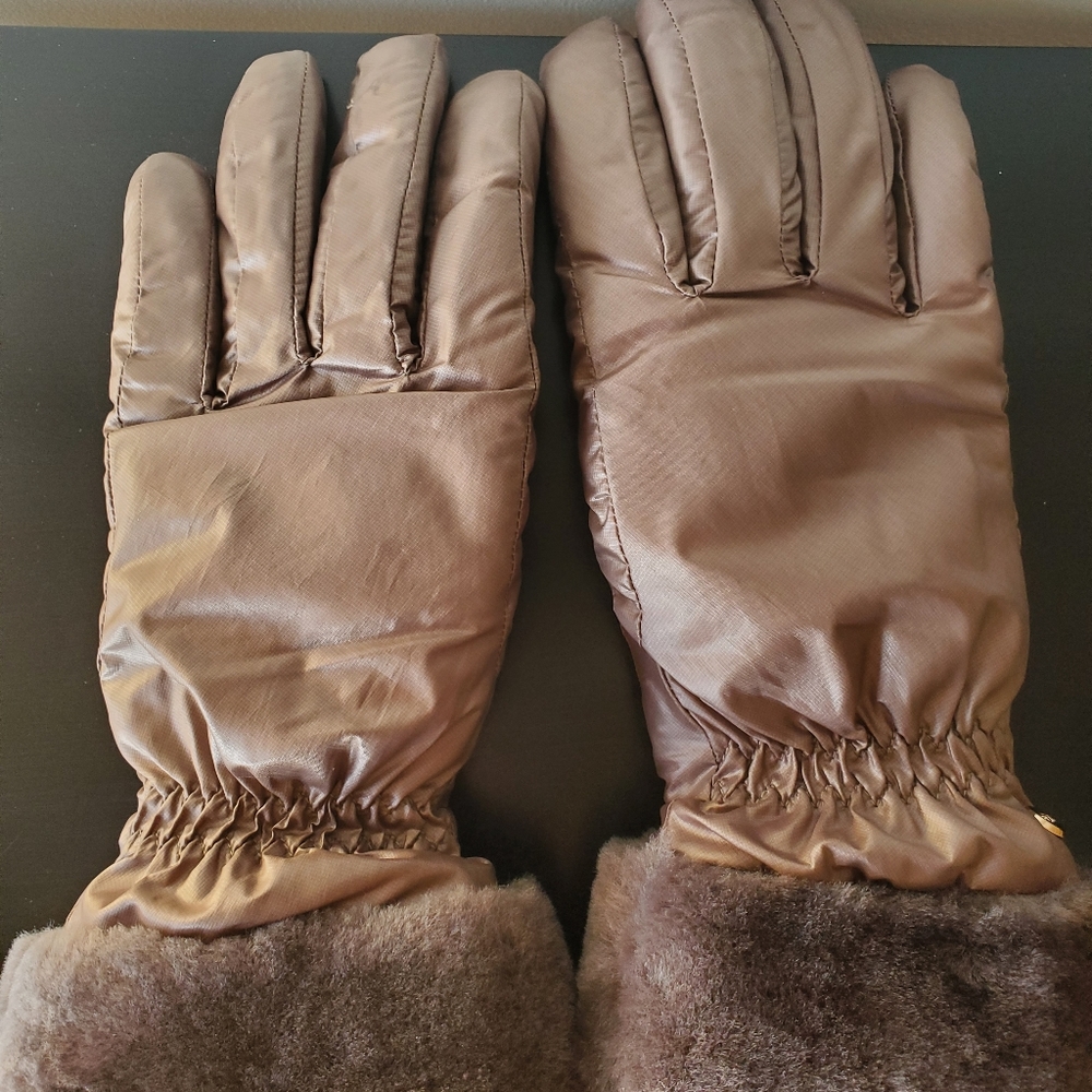 Authentic Ugg gloves women size large